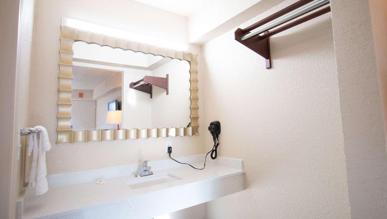Magnuson Extended Stay And Suites Airport Hotel Irving Exteriér fotografie